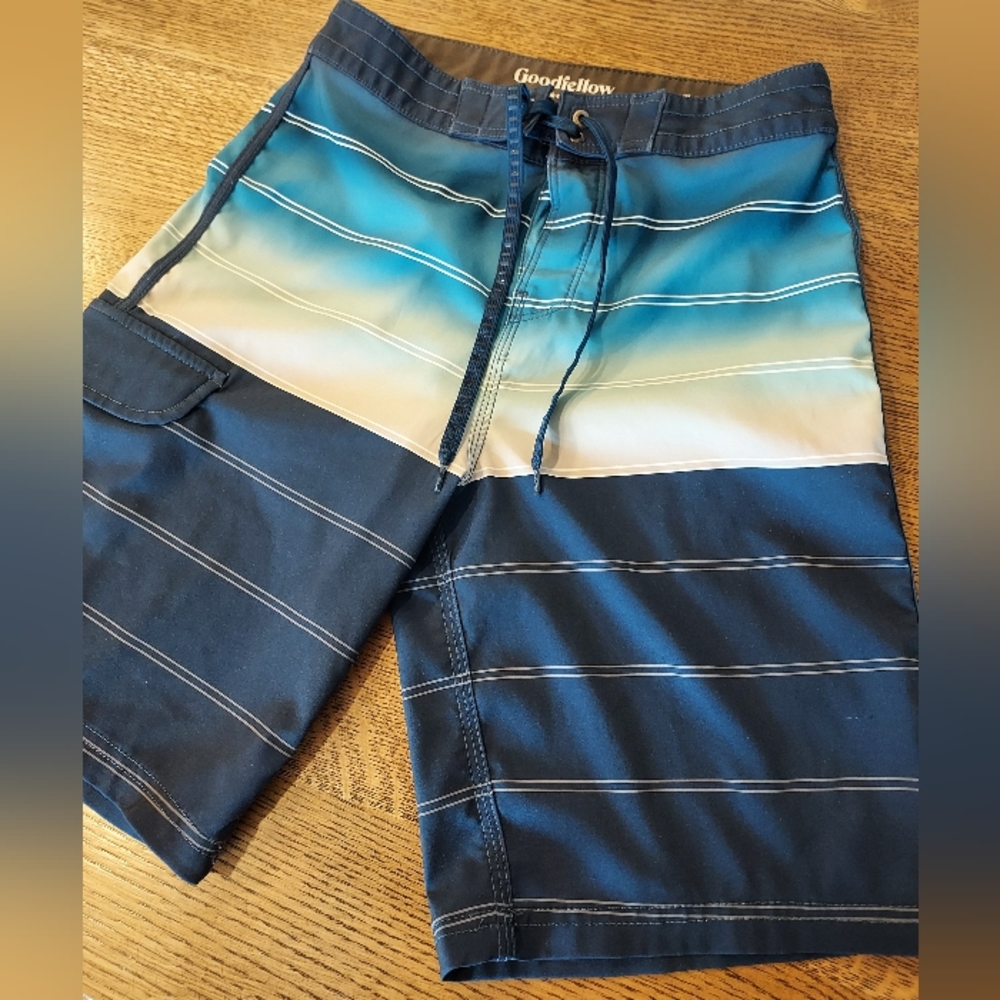Men’s Goodfellow Swim Trunks, Size 28 waist, blue ombre stripes